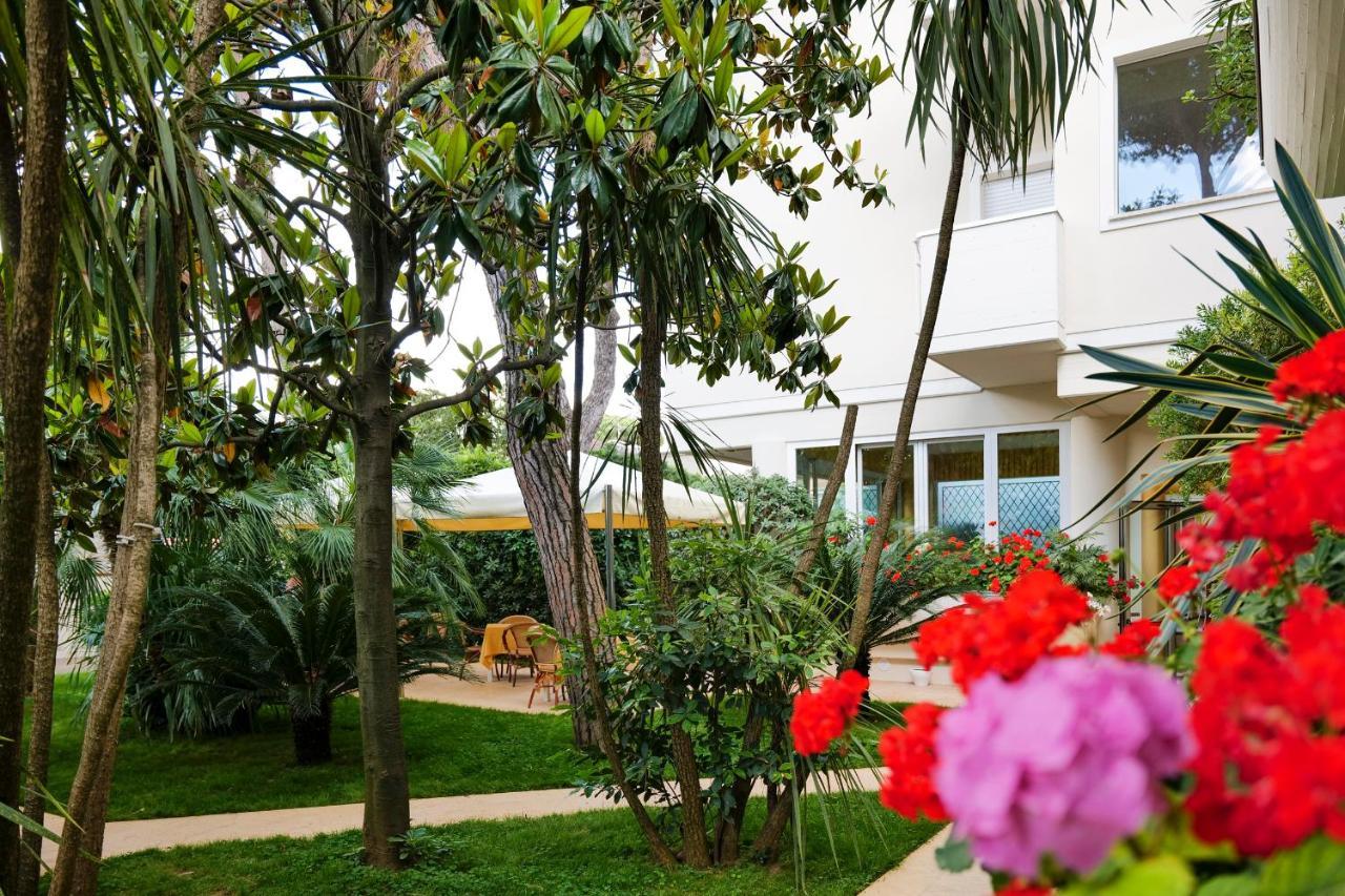 Hotel Sylvia Λίντο ντι Καμαϊόρε Εξωτερικό φωτογραφία